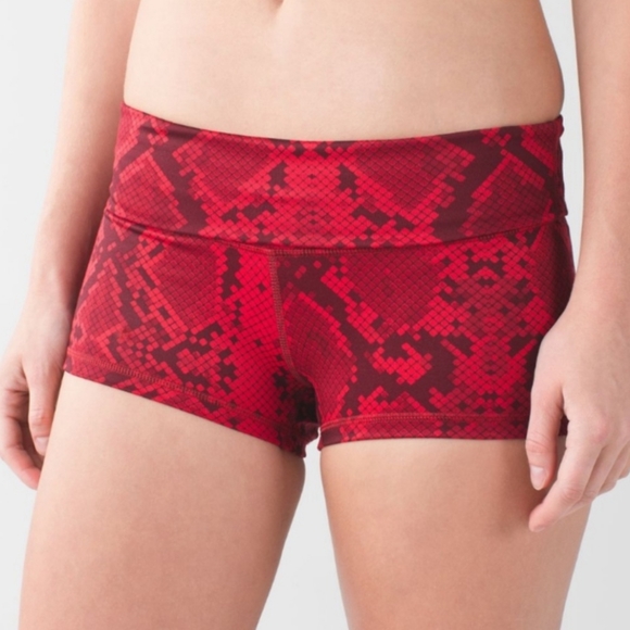 Lululemon Boogie Shorts/ Size 4. - Picture 1 of 10